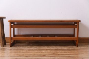 ビンテージ家具　北欧ヴィンテージ　チーク材の温もりとタイルトップが魅力のセンターテーブル(リビングテーブル)