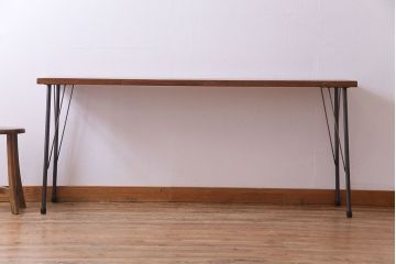 レトロ家具　昭和レトロ　ラワン材一枚板　古い木の質感が味わい深い鉄脚テーブル(コンソールテーブル、作業台)