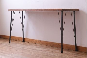 レトロ家具　昭和レトロ　ラワン材一枚板　古い木の質感が味わい深い鉄脚テーブル(コンソールテーブル、作業台)