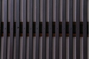 和製アンティーク　腰板ケヤキ材　花ガラスが上品な裏障子付きの格子戸(障子戸、引き戸、建具)2枚セット