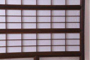 和製アンティーク　腰板ケヤキ材　花ガラスが上品な裏障子付きの格子戸(障子戸、引き戸、建具)2枚セット