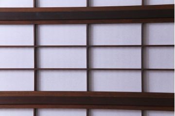 和製アンティーク　腰板ケヤキ材　花ガラスが上品な裏障子付きの格子戸(障子戸、引き戸、建具)2枚セット