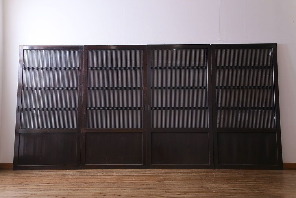 和製アンティーク　艶のある質感と燻された風合いが魅力の格子戸(引き戸、建具)4枚セット