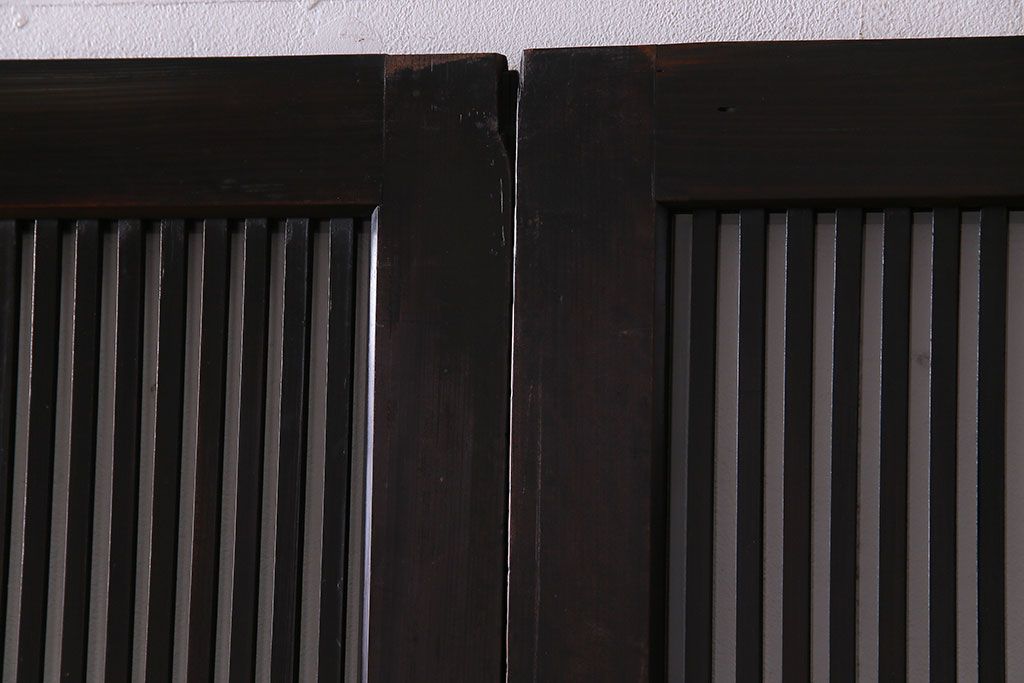 和製アンティーク　艶のある質感と燻された風合いが魅力の格子戸(引き戸、建具)4枚セット