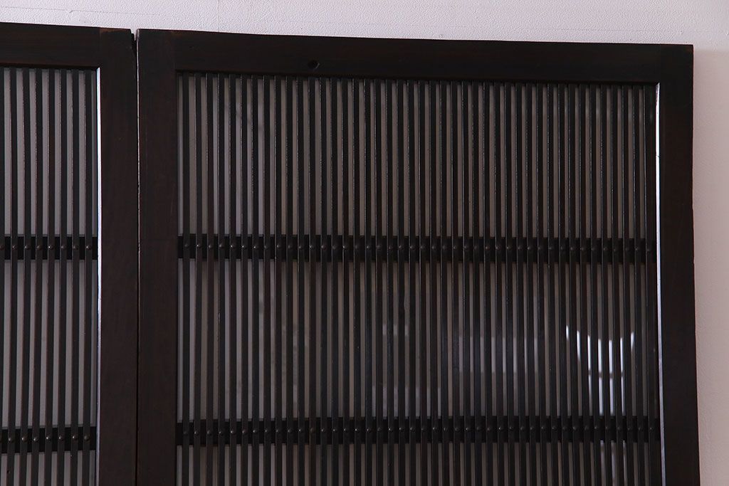 和製アンティーク　艶のある質感と燻された風合いが魅力の格子戸(引き戸、建具)4枚セット