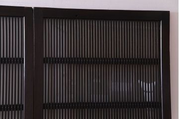 和製アンティーク　艶のある質感と燻された風合いが魅力の格子戸(引き戸、建具)4枚セット