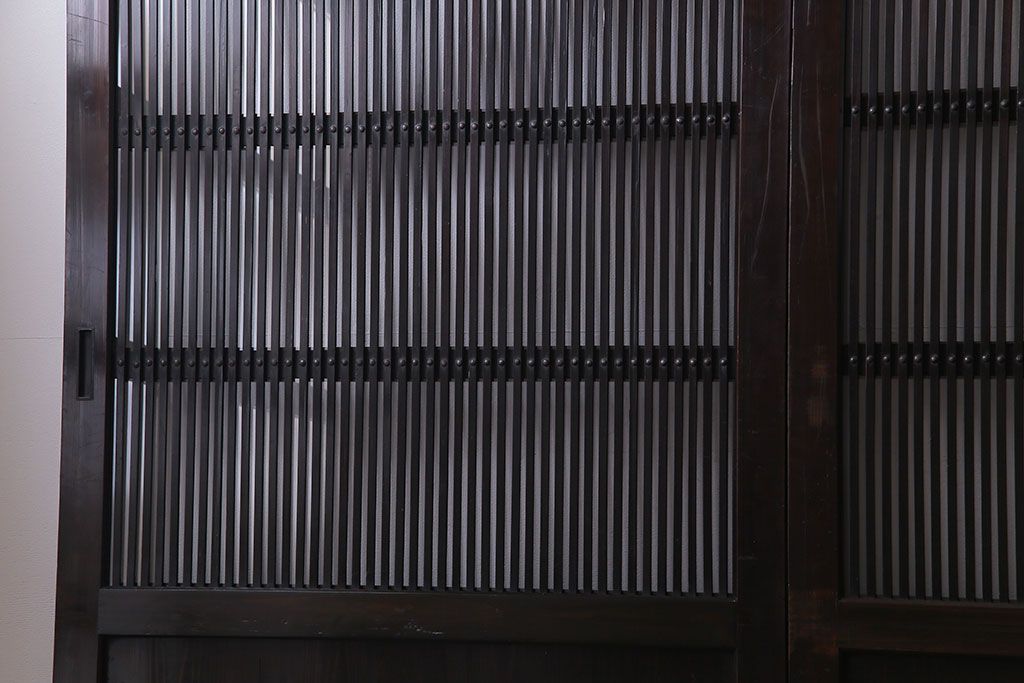 和製アンティーク　艶のある質感と燻された風合いが魅力の格子戸(引き戸、建具)4枚セット