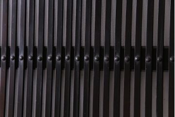 和製アンティーク　艶のある質感と燻された風合いが魅力の格子戸(引き戸、建具)4枚セット