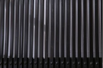 和製アンティーク　艶のある質感と燻された風合いが魅力の格子戸(引き戸、建具)4枚セット