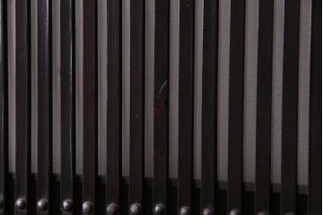 和製アンティーク　艶のある質感と燻された風合いが魅力の格子戸(引き戸、建具)4枚セット