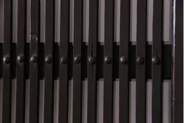 和製アンティーク　艶のある質感と燻された風合いが魅力の格子戸(引き戸、建具)4枚セット