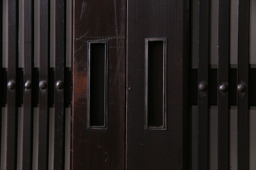 和製アンティーク　艶のある質感と燻された風合いが魅力の格子戸(引き戸、建具)4枚セット