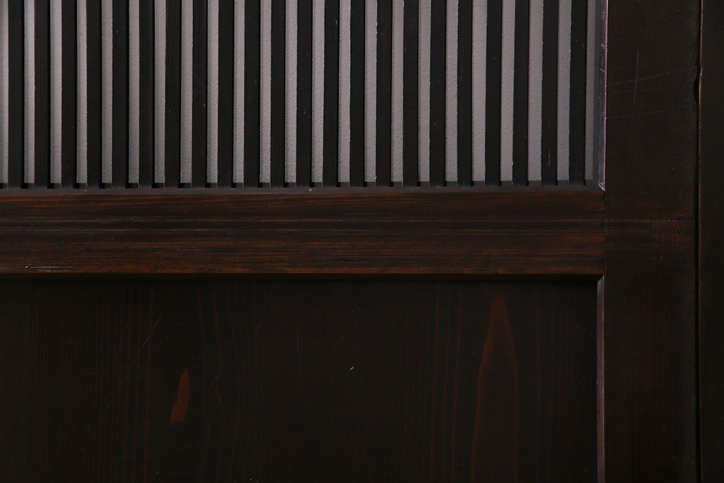和製アンティーク　艶のある質感と燻された風合いが魅力の格子戸(引き戸、建具)4枚セット