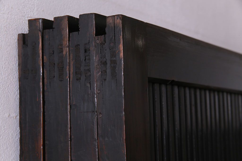 和製アンティーク　艶のある質感と燻された風合いが魅力の格子戸(引き戸、建具)4枚セット