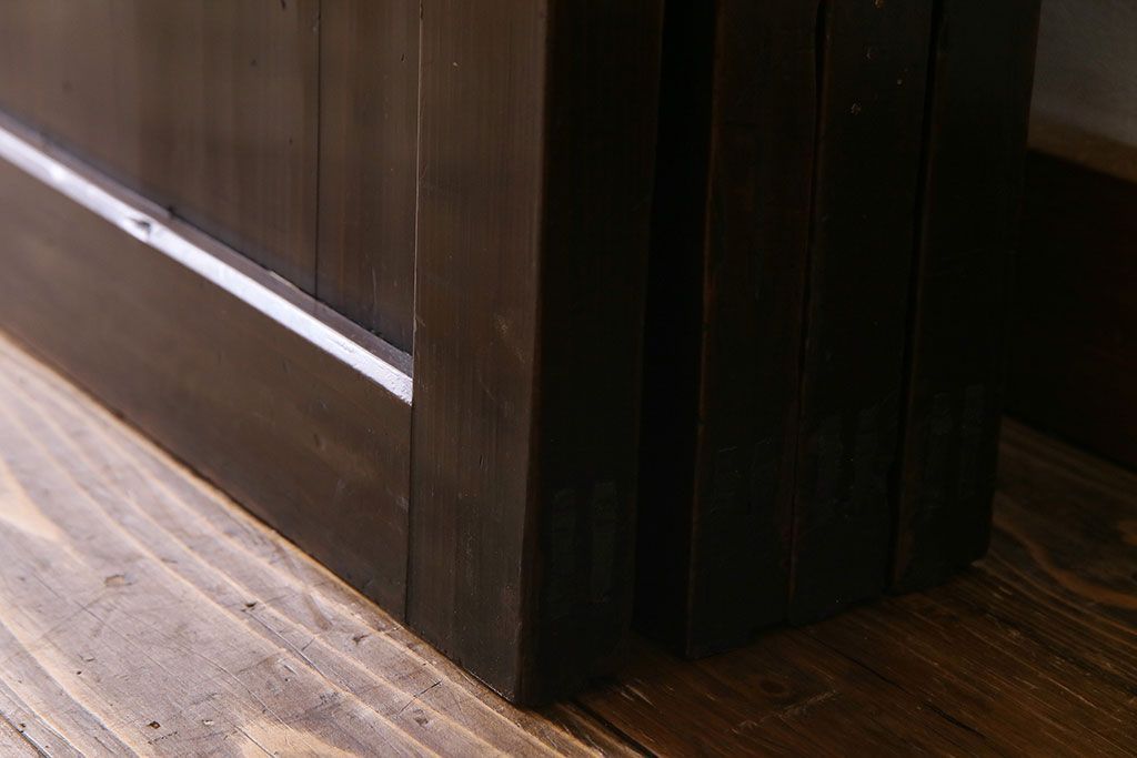 和製アンティーク　艶のある質感と燻された風合いが魅力の格子戸(引き戸、建具)4枚セット