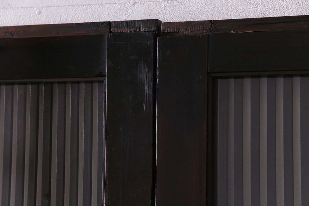 和製アンティーク　艶のある質感と燻された風合いが魅力の格子戸(引き戸、建具)4枚セット