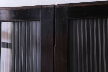 和製アンティーク　艶のある質感と燻された風合いが魅力の格子戸(引き戸、建具)4枚セット