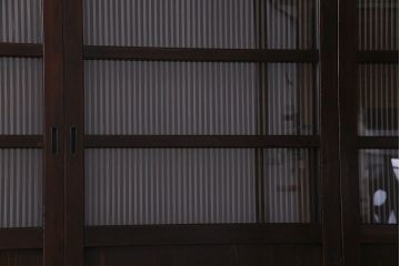 和製アンティーク　艶のある質感と燻された風合いが魅力の格子戸(引き戸、建具)4枚セット