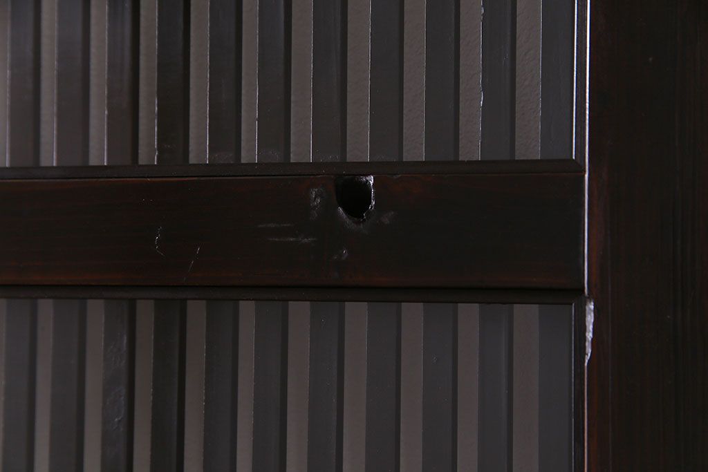 和製アンティーク　艶のある質感と燻された風合いが魅力の格子戸(引き戸、建具)4枚セット