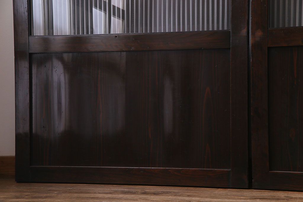 和製アンティーク　艶のある質感と燻された風合いが魅力の格子戸(引き戸、建具)4枚セット