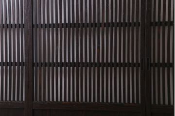 和製アンティーク　古い趣と燻された風合いが味わい深い格子戸(引き戸、建具)4枚セット