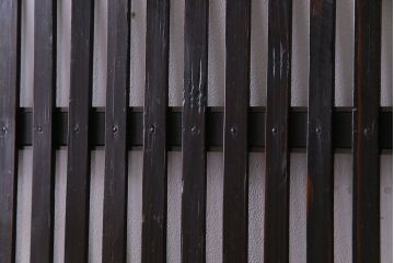 和製アンティーク　古い趣と燻された風合いが味わい深い格子戸(引き戸、建具)4枚セット