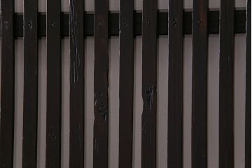 和製アンティーク　古い趣と燻された風合いが味わい深い格子戸(引き戸、建具)4枚セット