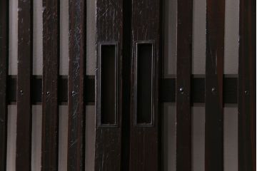 和製アンティーク　古い趣と燻された風合いが味わい深い格子戸(引き戸、建具)4枚セット