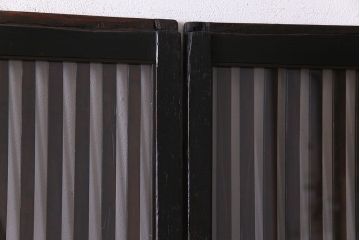 和製アンティーク　古い趣と燻された風合いが味わい深い格子戸(引き戸、建具)4枚セット