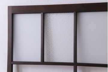昭和初期　オリジナル花ガラス　古い質感の木材が味わい深い幅広のガラス戸(格子戸、引き戸、建具)2枚組