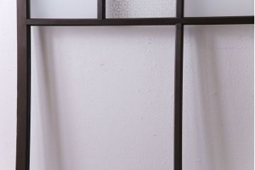 昭和初期　オリジナル花ガラス　古い質感の木材が味わい深い幅広のガラス戸(格子戸、引き戸、建具)2枚組