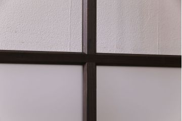昭和初期　オリジナル花ガラス　古い質感の木材が味わい深い幅広のガラス戸(格子戸、引き戸、建具)2枚組