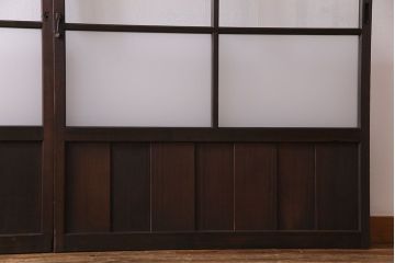 昭和初期　オリジナル花ガラス　古い質感の木材が味わい深い幅広のガラス戸(格子戸、引き戸、建具)2枚組