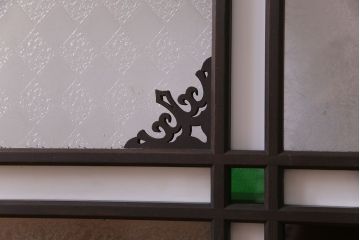 アンティーク雑貨 大正ロマン 4種のガラスが組み込まれたクラシカルな明り取り(明かり取り、欄間)