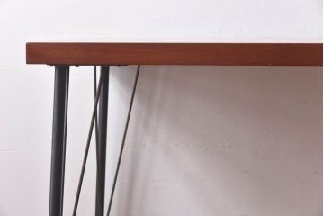 リメイク　ケヤキ材　個性の光る空間づくりにおすすめの鉄脚付き作業台(サイドテーブル、作業台、カフェテーブル)