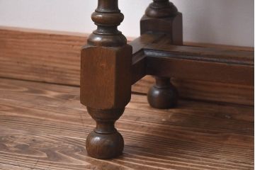 ヴィンテージ家具　イギリスビンテージ　オーク材　挽き物の脚のデザインが上品なベンチ(長椅子、飾り台)