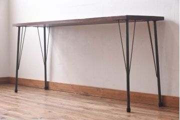 レトロ家具　昭和レトロ　ラワン材一枚板　古い木の質感が味わい深い鉄脚テーブル(コンソールテーブル、作業台)(1)