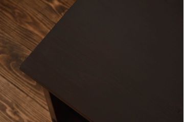 アンティーク家具　和製アンティーク　結霜ガラス　艶やかな漆塗りが上品な時代箪笥ローボード(リビングボード)