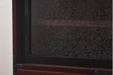 アンティーク家具　和製アンティーク　結霜ガラス　艶やかな漆塗りが上品な時代箪笥ローボード(リビングボード)