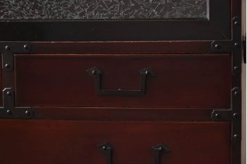 アンティーク家具　和製アンティーク　結霜ガラス　艶やかな漆塗りが上品な時代箪笥ローボード(リビングボード)