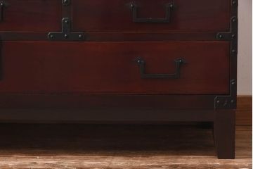 アンティーク家具　和製アンティーク　結霜ガラス　艶やかな漆塗りが上品な時代箪笥ローボード(リビングボード)