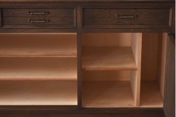 中古　永田良介商店　高級感のある引き戸付き食器棚(カップボード、収納棚、キャビネット)(定価約120万円)