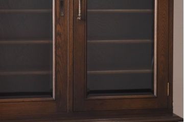 中古　永田良介商店　高級感のある引き戸付き食器棚(カップボード、収納棚、キャビネット)(定価約120万円)