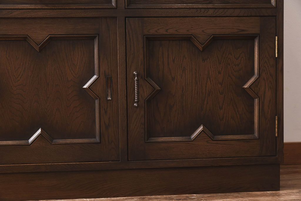 中古　永田良介商店　高級感のある引き戸付き食器棚(カップボード、収納棚、キャビネット)(定価約120万円)