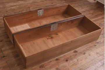 アンティーク家具　リメイク　前面ケヤキ材　漆塗りの赤が艶やかな時代箪笥ローチェスト(引き出し、ローボード、リビングボード)(大)