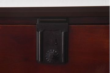 アンティーク家具　リメイク　前面ケヤキ材　漆塗りの赤が艶やかな時代箪笥ローチェスト(引き出し、ローボード、リビングボード)(大)