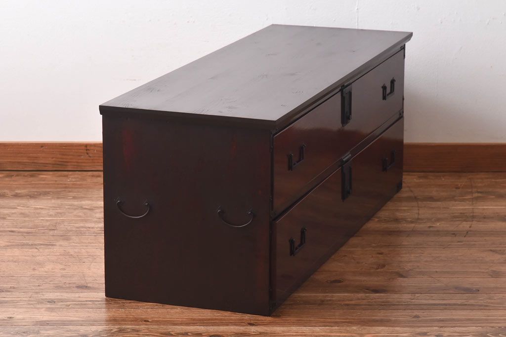 アンティーク家具　リメイク　前面ケヤキ材　漆塗りの赤が艶やかな時代箪笥ローチェスト(引き出し、ローボード、リビングボード)(小)