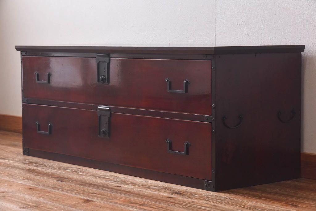 アンティーク家具　リメイク　前面ケヤキ材　漆塗りの赤が艶やかな時代箪笥ローチェスト(引き出し、ローボード、リビングボード)(小)