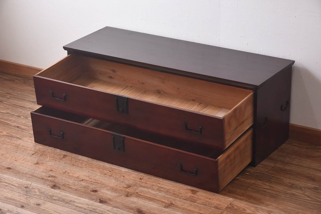 アンティーク家具　リメイク　前面ケヤキ材　漆塗りの赤が艶やかな時代箪笥ローチェスト(引き出し、ローボード、リビングボード)(小)