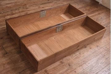 アンティーク家具　リメイク　前面ケヤキ材　漆塗りの赤が艶やかな時代箪笥ローチェスト(引き出し、ローボード、リビングボード)(小)